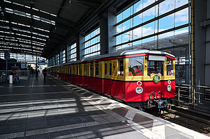 Der historische Jubiläumszug am Ostkreuz