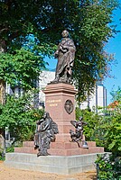 Statue auf dem Mendelssohn-Bartholdy-Platz