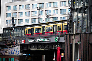 Kein anderer Bahnhof stand so symbolisch für die deutsche Teilung wie der Bahnhof Friedrichstraße.